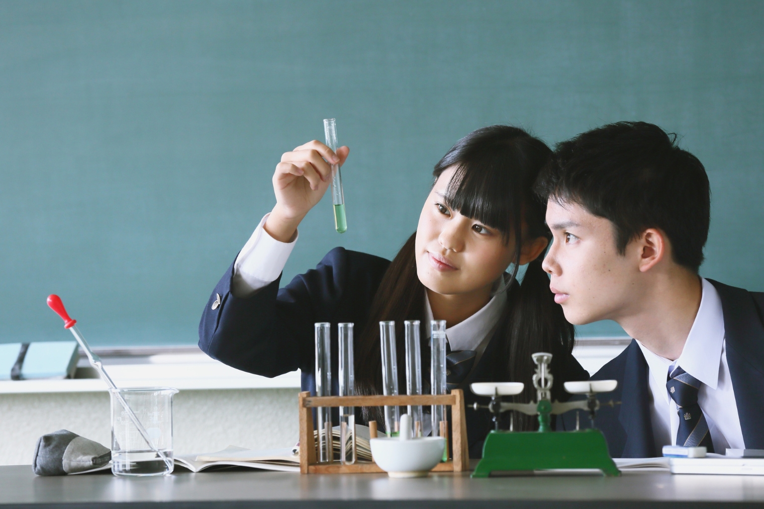 Transform Chemistry Challenges into Confidence: Making A Level Chemistry Tuition Successful