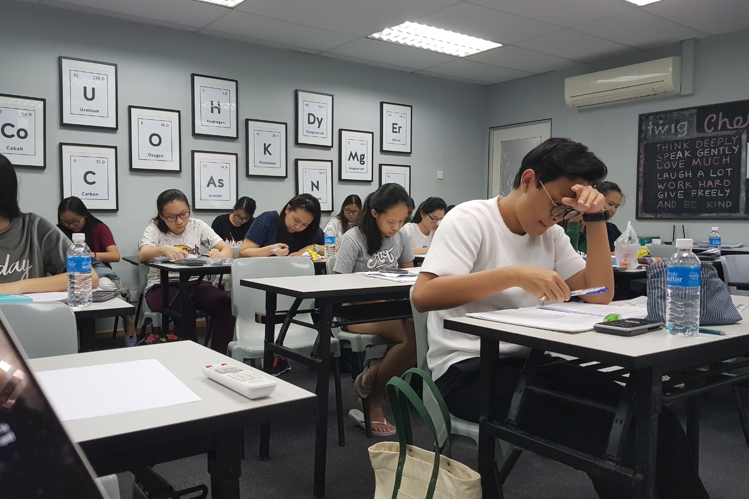 Why Personalised A Level Chemistry Tuition Helps in Better Learning